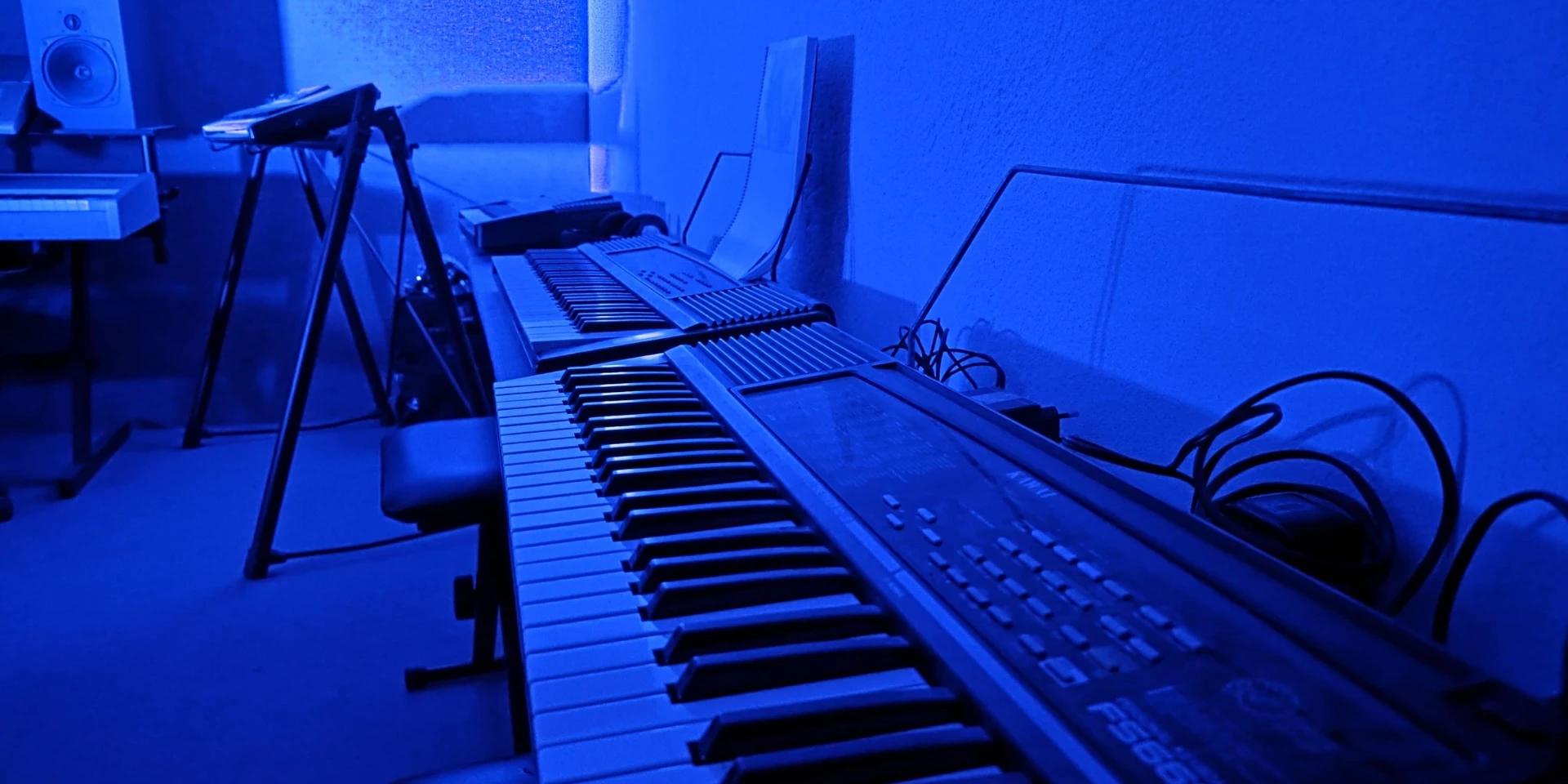 Teclados e sintetizadores da Sala Azul da LXPRO