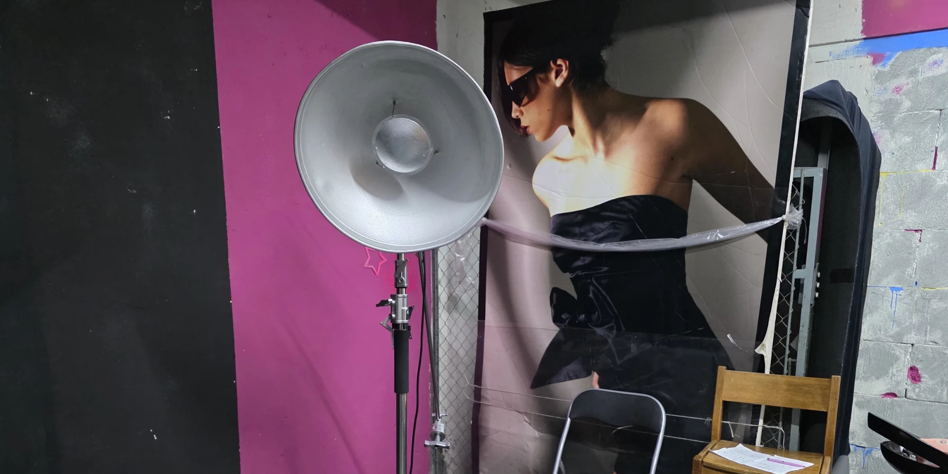Sala Negra da LXPRO, espaço de fotografia e vídeo com croma e iluminação profissional